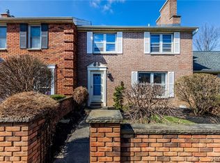 66 Georgian Ln, Buffalo, NY 14221