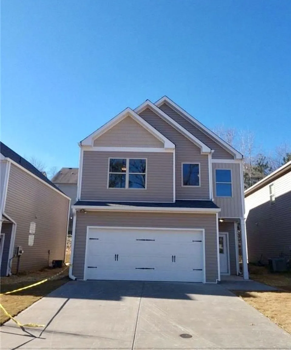 4 bed, 2000 sqft, $2,350 — Photo 2