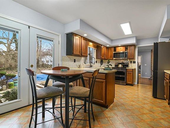 5th image of 3845 Trent Ct