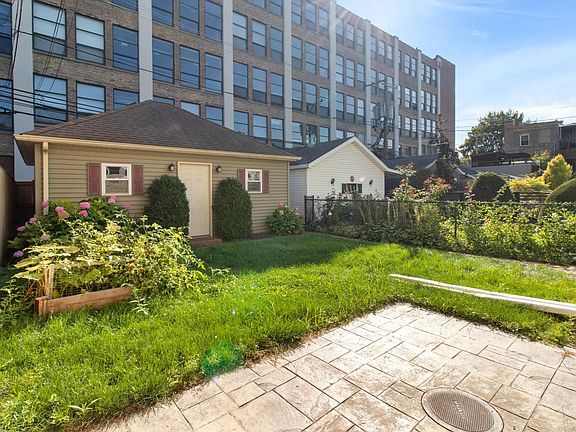3rd image of 1831 W Newport Ave #2