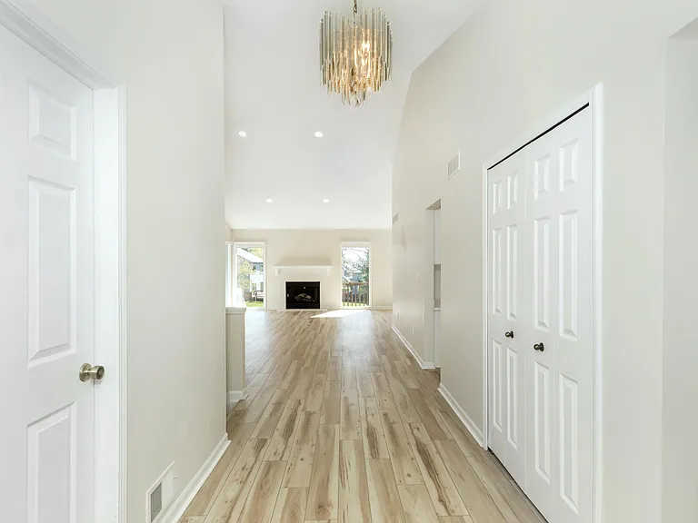 37743 Avon Ln — Photo 3