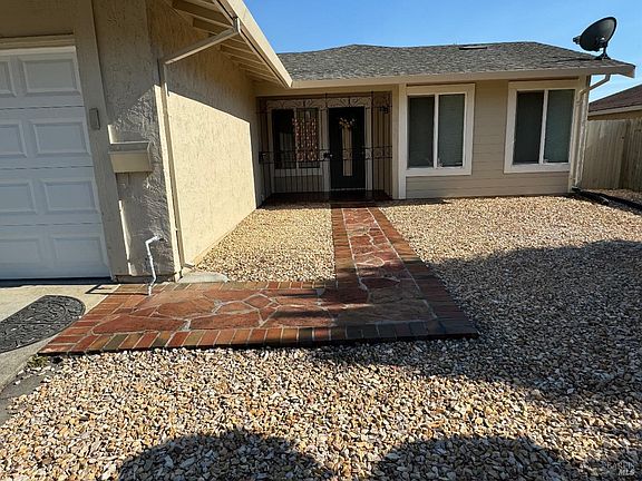 5th image of 215 Willow Street