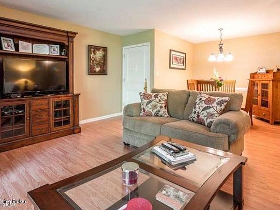 2nd image of 801 Highwood Dr