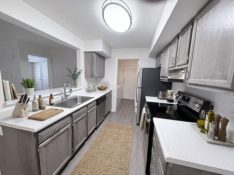 Lakemont Apartments — Photo 42