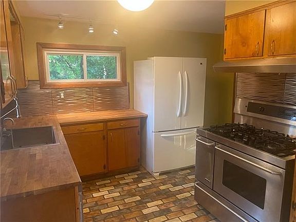 3rd image of 9204 Chestnut Ave