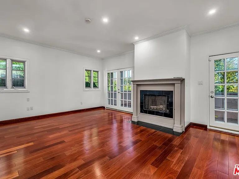 10810 Rochester Ave — Photo 40