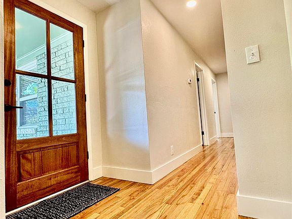 4th image of 2940 Logan Dr