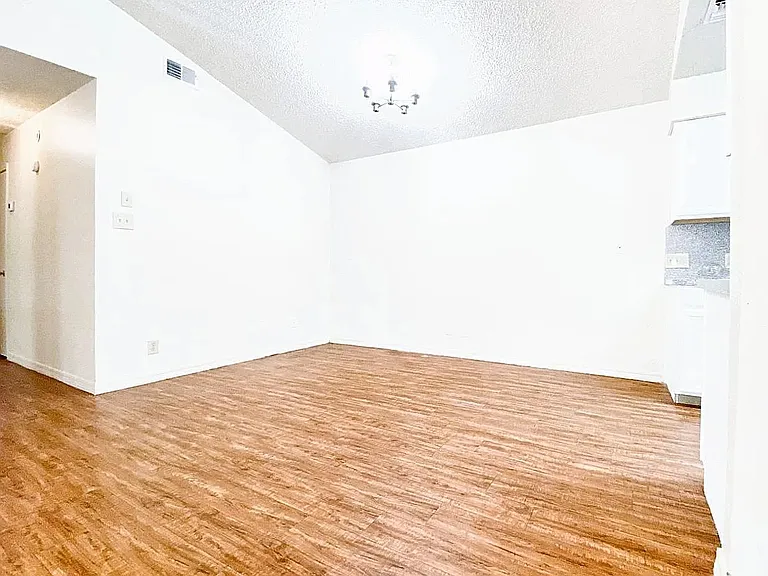 106 Hughson Ct — Photo 9