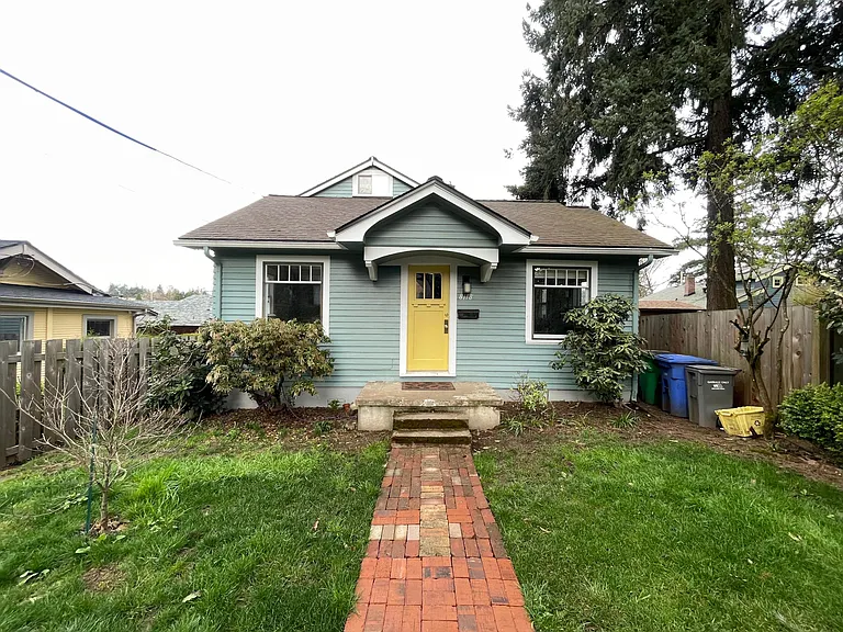 8118 SW 36th Ave — Photo 1