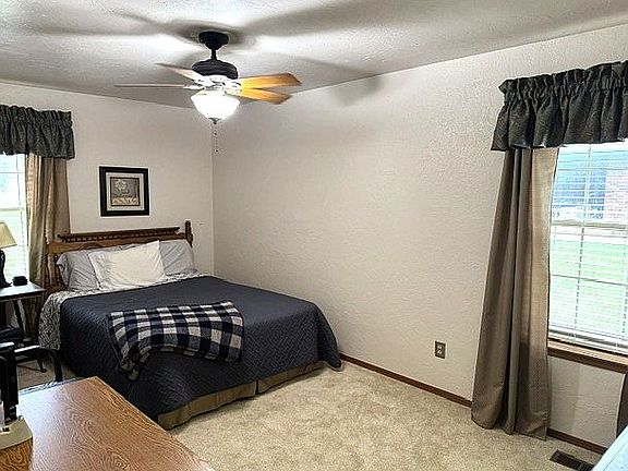 5th image of 805 Willow Creek Cir