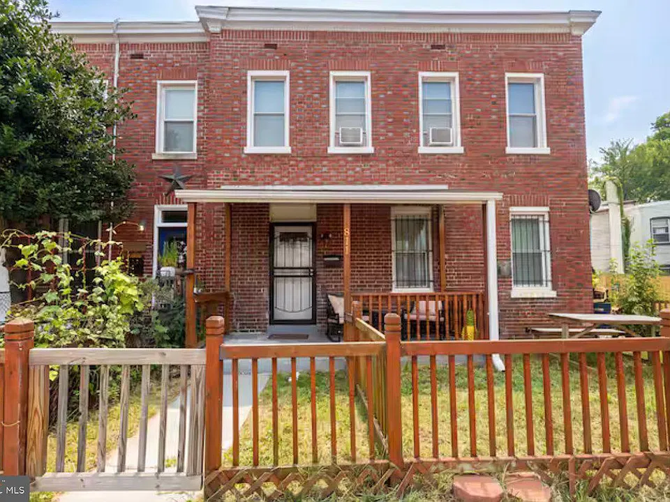 811 W Virginia Ave NE
