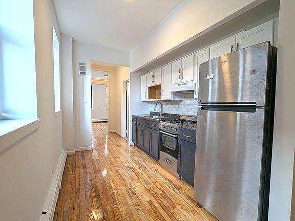 4th image of 301 E 103rd St APT 5
