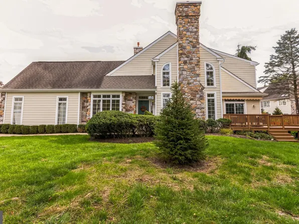 58 Longview Cir, Berwyn, PA 19312