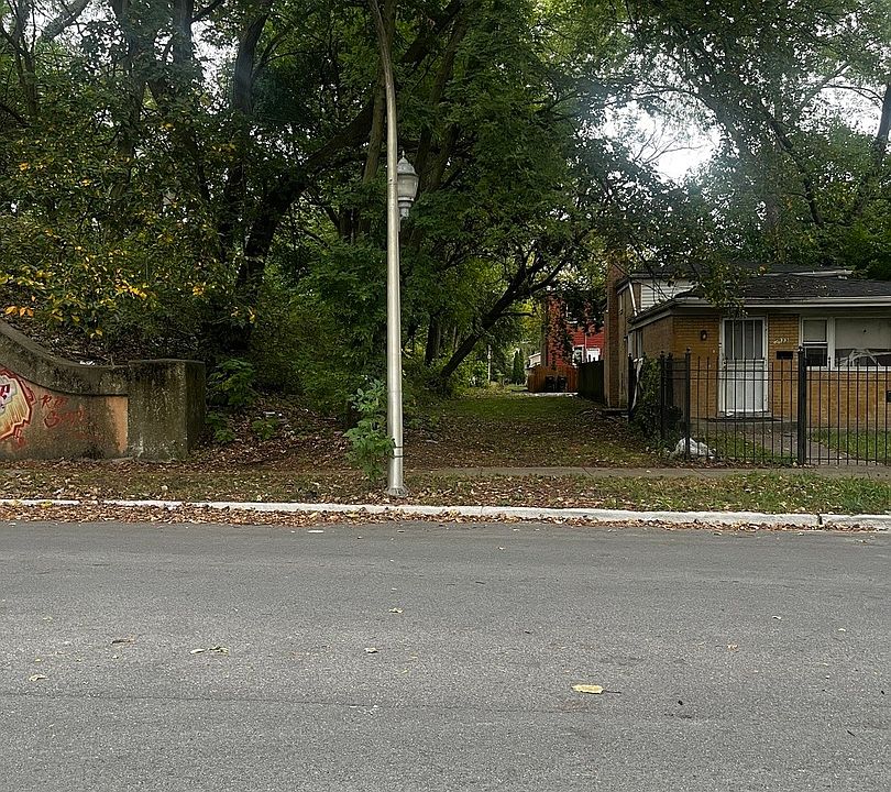 2nd image of 5831 S Carpenter St