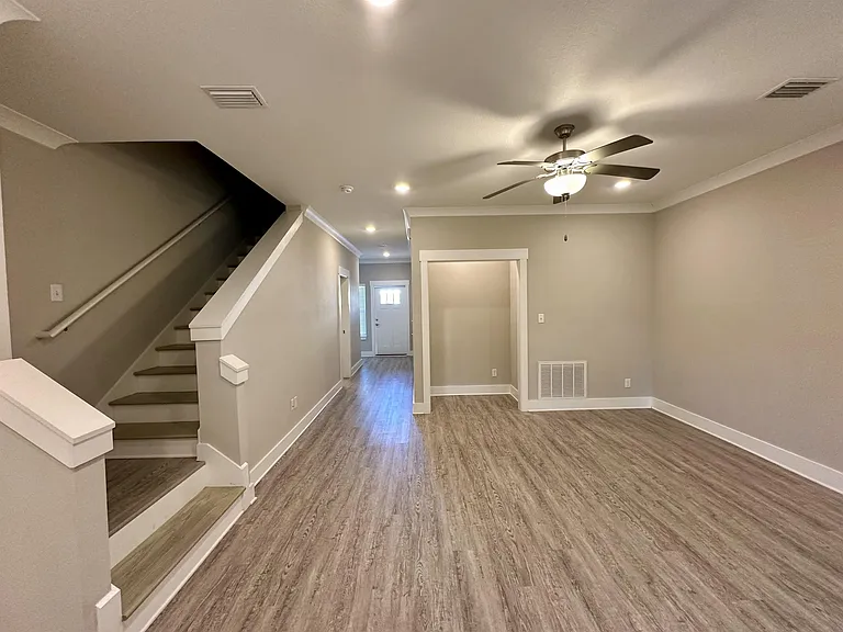 215 Date Palm Ln — Photo 11