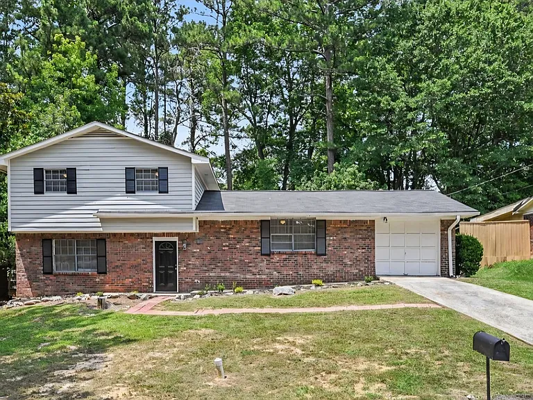 2915 Lajean Dr — Photo 1