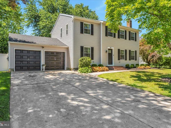 28 Heather Dr, Marlton, NJ 08053