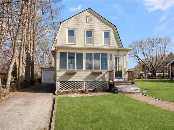 26 Evans Ave, Tiverton, RI 02878
