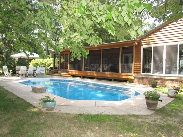 45 Azalea Ln, White Stone, VA 22578