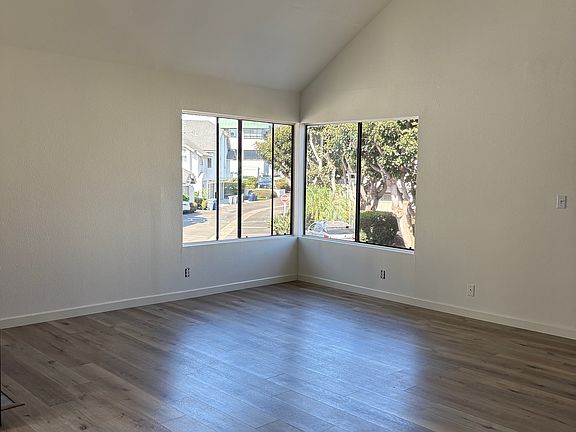 5th image of 524 Via De La Valle Unit A