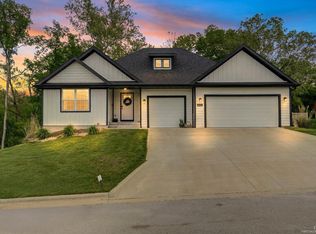 1611 E Hayloft Dr, Ozark, MO 65721