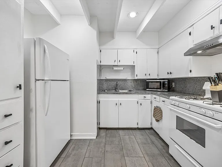 211 Lessin Ln #B — Photo 7