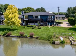 409 N Shore Dr, Hastings, NE 68901