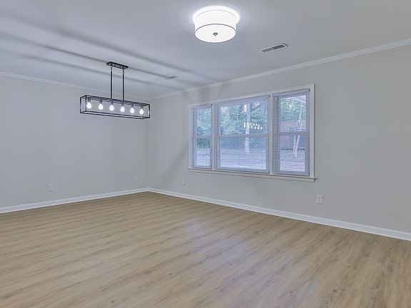 4th image of 60 Savannah Rd