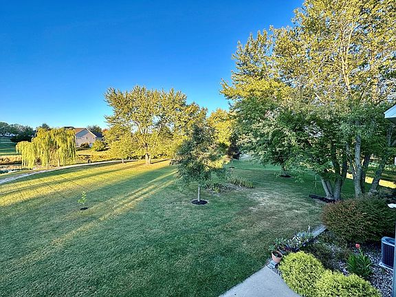 3rd image of 417 Garrett Dr