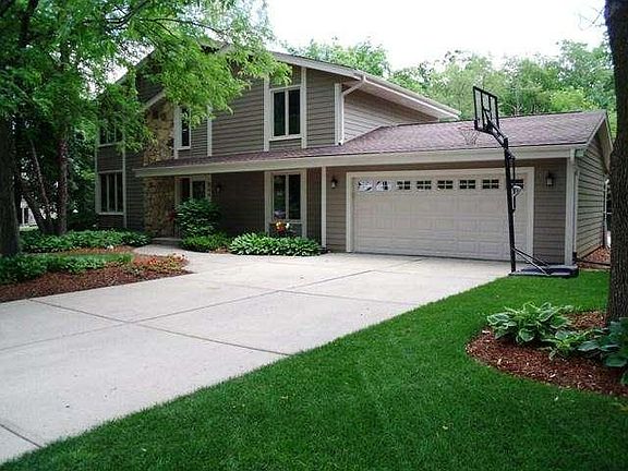 2nd image of 844 Fielding Ln