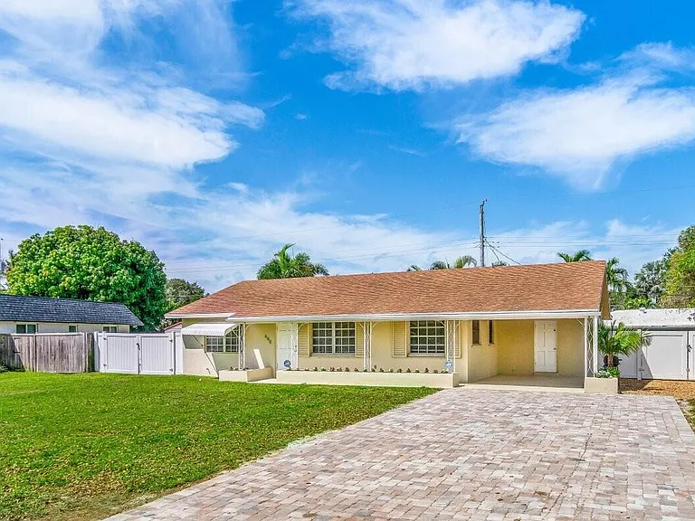 640 Jaeger Dr — Photo 2