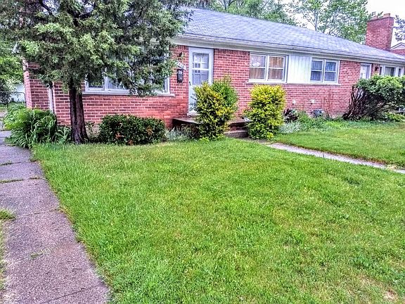 2nd image of 9910 Roseland St