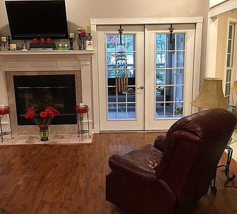 Lvg Rm/dbl fr dr to sun room