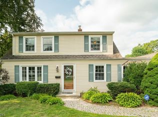 20 Lynn Pl, Pompton Plains, NJ