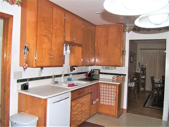 2nd image of 2743 E Elizabeth Ave
