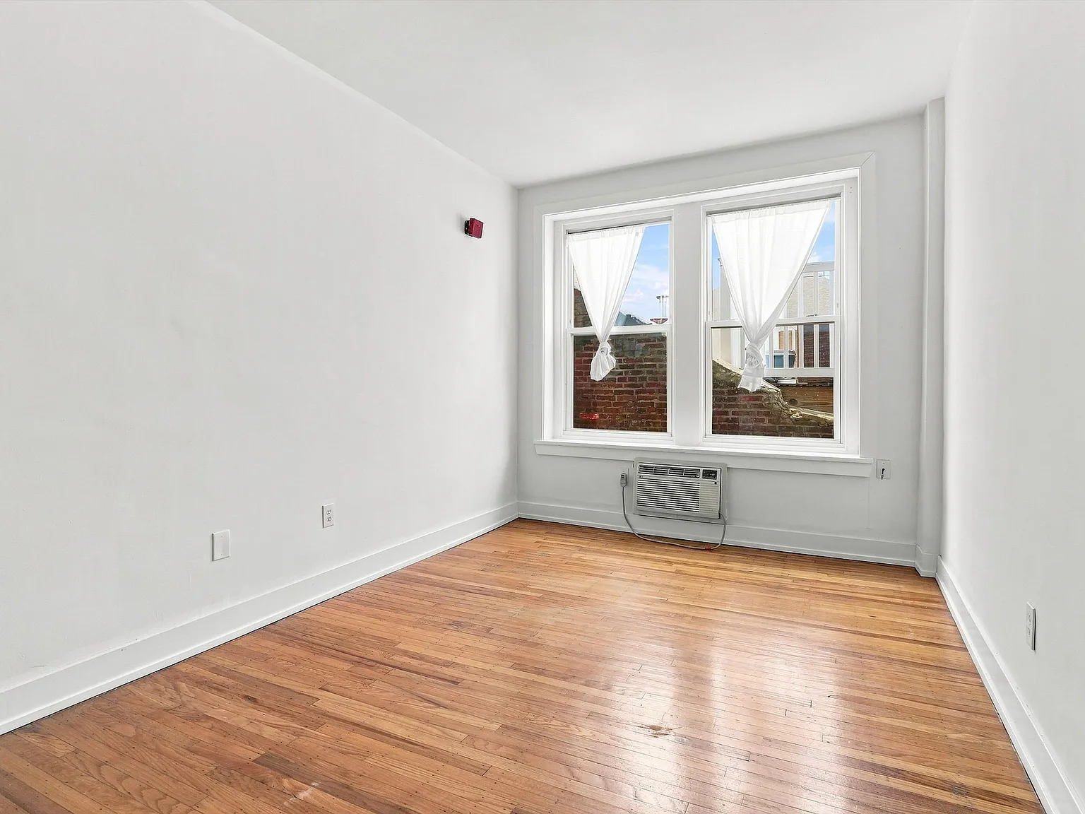 1001 Pine St Unit 404 — Photo 3