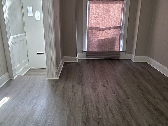 3rd image of 921 Appleton St