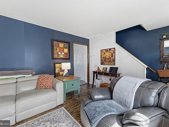 5th image of 207 Stratford Dr