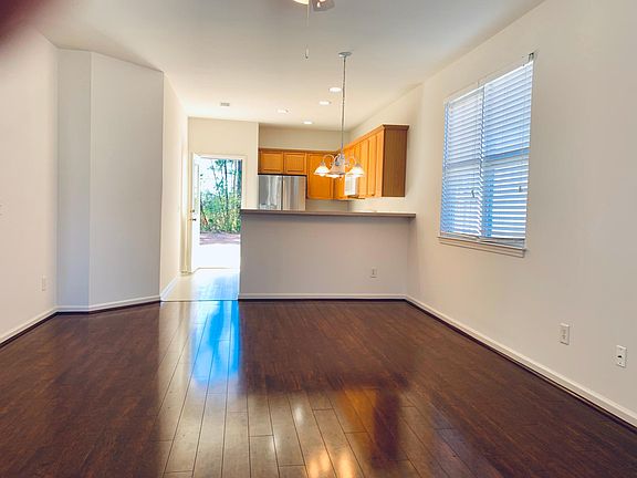 3rd image of 215 Sand Pebble Dr
