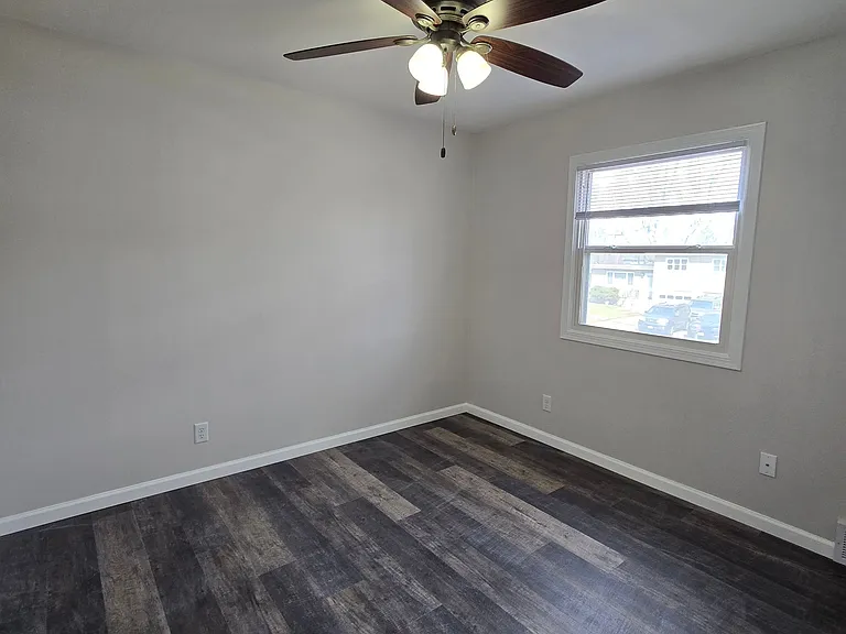 Lake Point Apartments — Photo 7