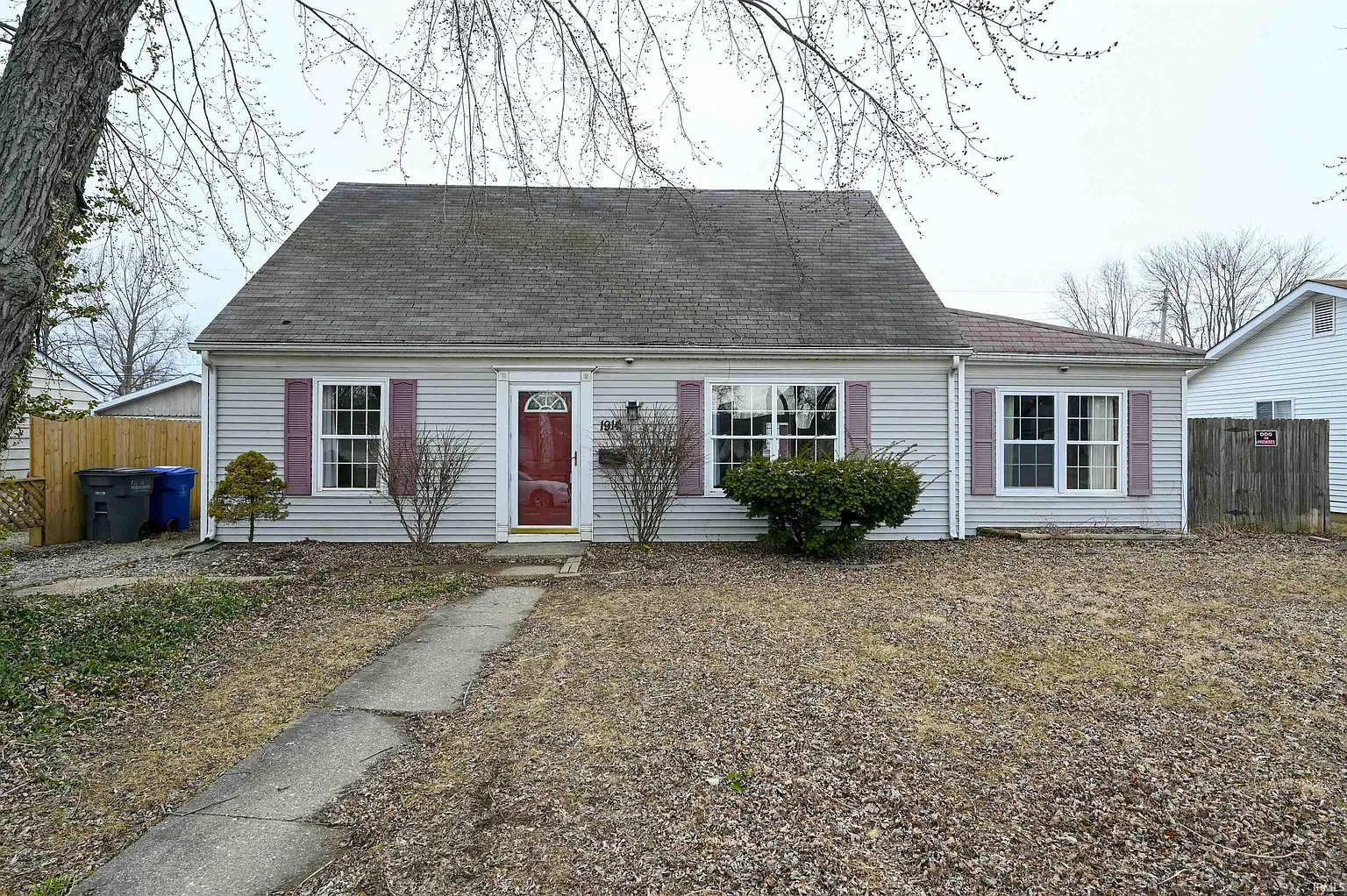 1914 Windsor Dr photo 1