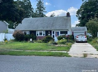 73 William St, Copiague, NY 11726