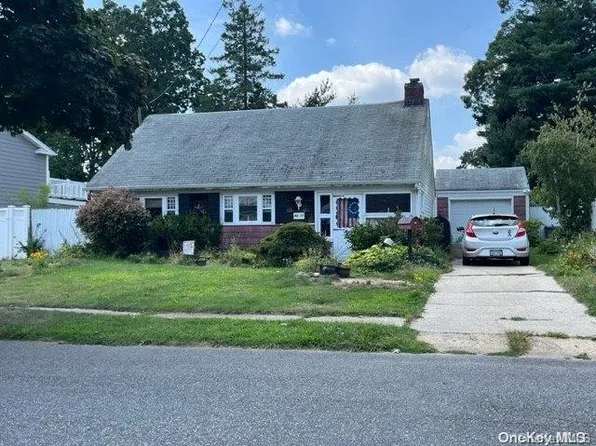 73 William Street, Copiague, NY 11726