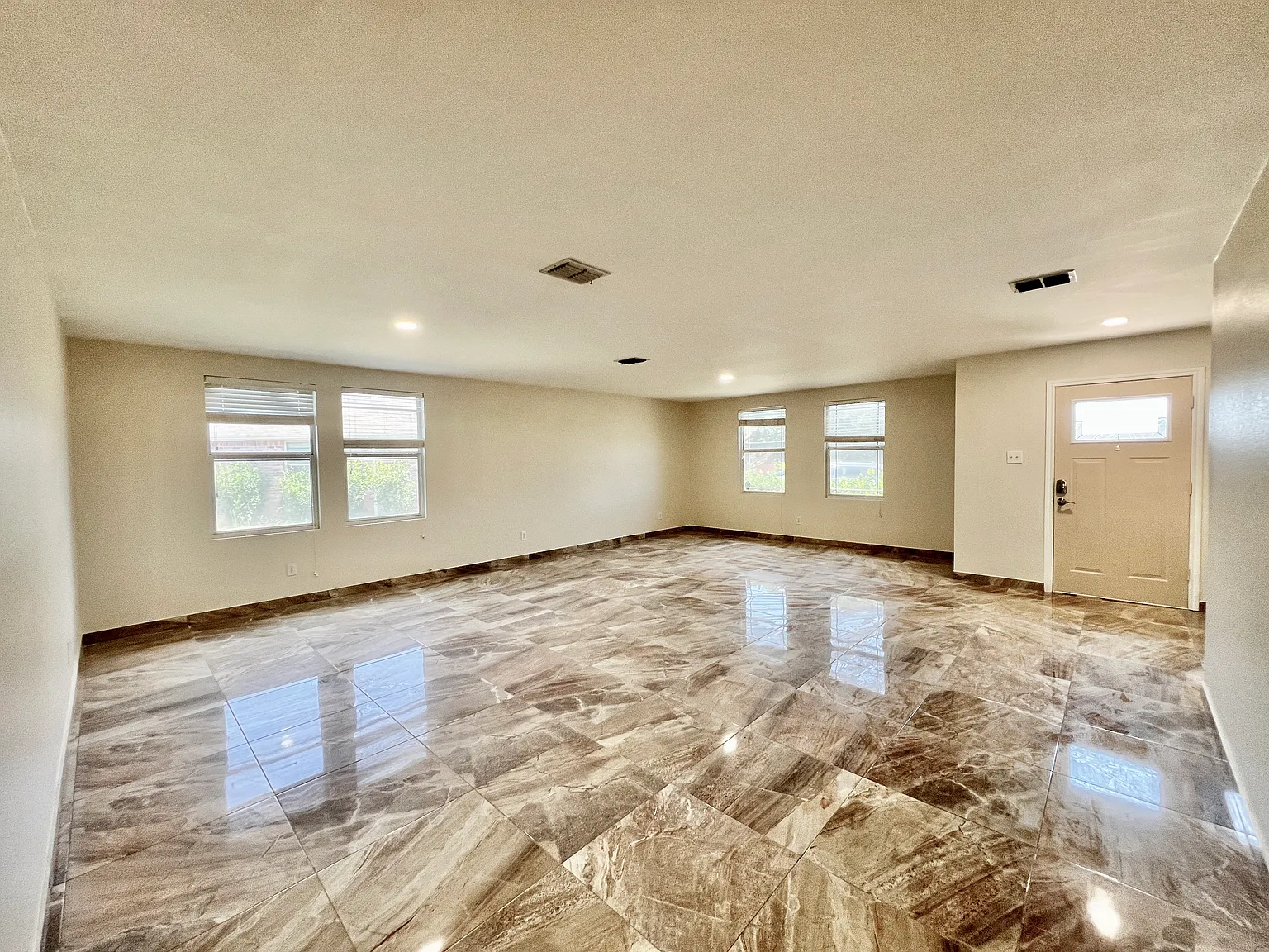 5 bed, 4191 sqft, $3,000 — Photo 2