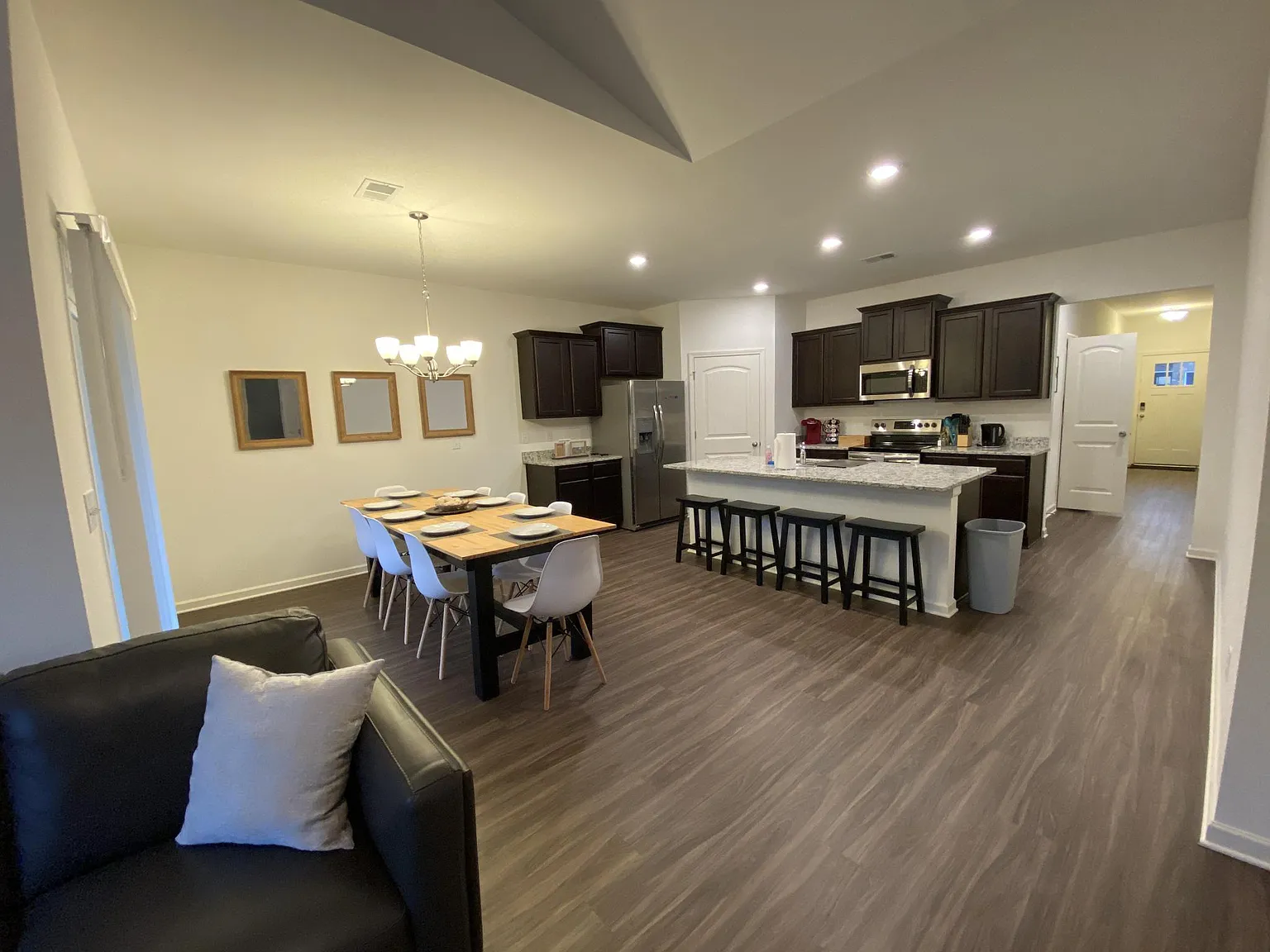 4 bed, 1758 sqft, $3,245 — Photo 4