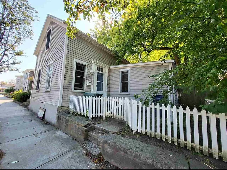 1109 S A St — Photo 31