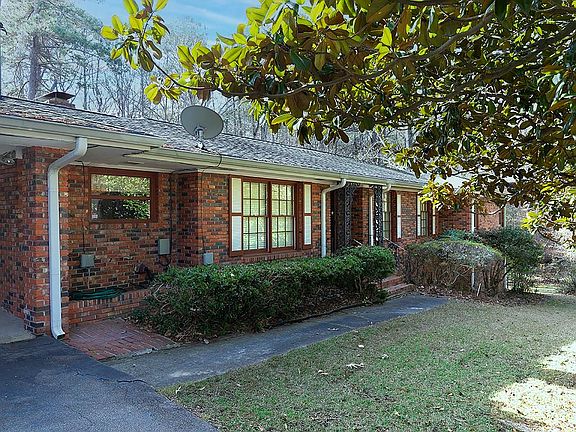 2nd image of 721 Woodvalley Rd SW