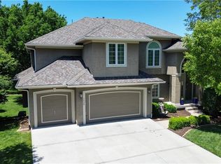 1528 SW Hedgewood Ln, Lees Summit, MO 64081