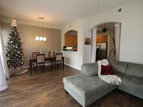 5th image of 2100 N Humboldt St APT 209