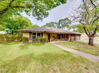 1427 Meadow Ln, Midlothian, TX 76065
